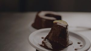 Sabores da Vila: confira a receita de bolo de abobrinha com cacau da Karla Nayara