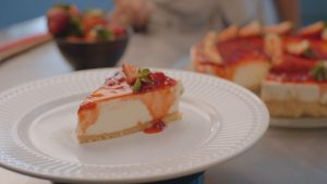 Sabores da Vila: confira a receita de cheesecake de morango da Dayane Delfino
