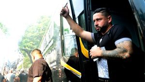 Elvis pede rescisão e cobra R$ 8 milhões da Ponte na Justiça