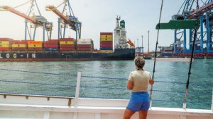Porto de Santos abre visitas gratuitas com passeio de escuna e tour guiado