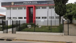 Homem é baleado e morre ao sair de festa para atender telefone em Louveira