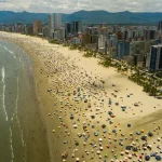 Jovem de 21 anos desaparece após se afogar no mar em Praia Grande