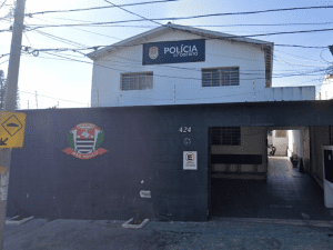Criança morre após mãe usar lança-perfume antes de amamentar