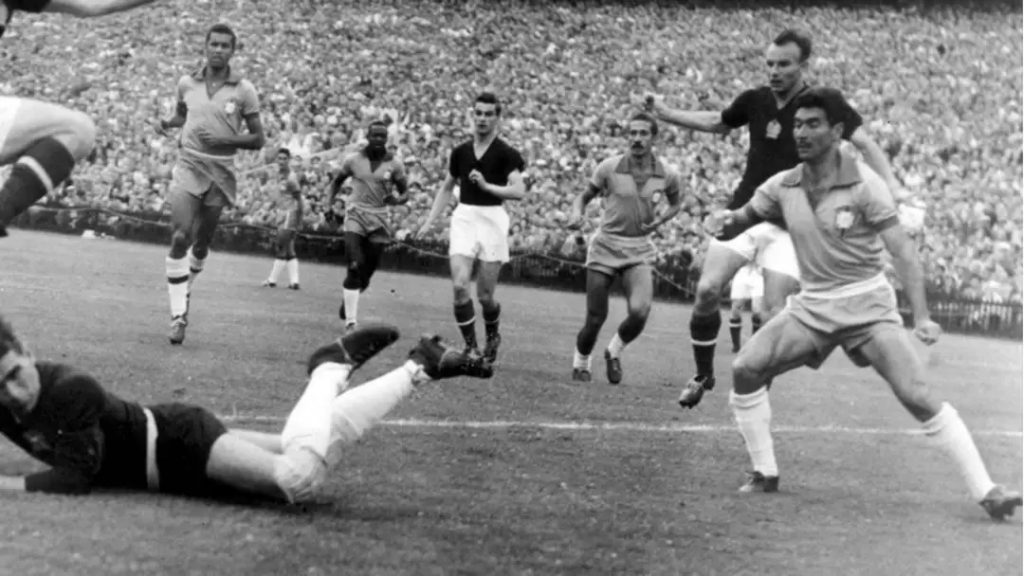 O Brasil em 1954 estreou a camisa amarela CBF DIvulgação
