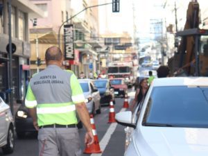 bloqueio no transito