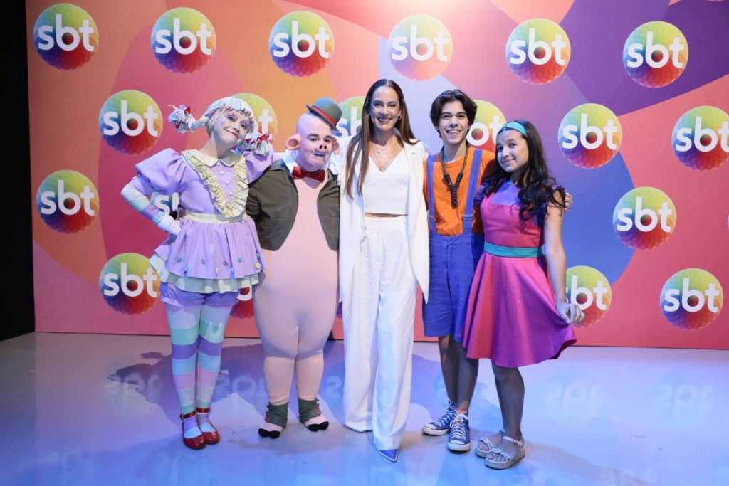 Silvia Abravanel e elenco do O Picapau Amarelo