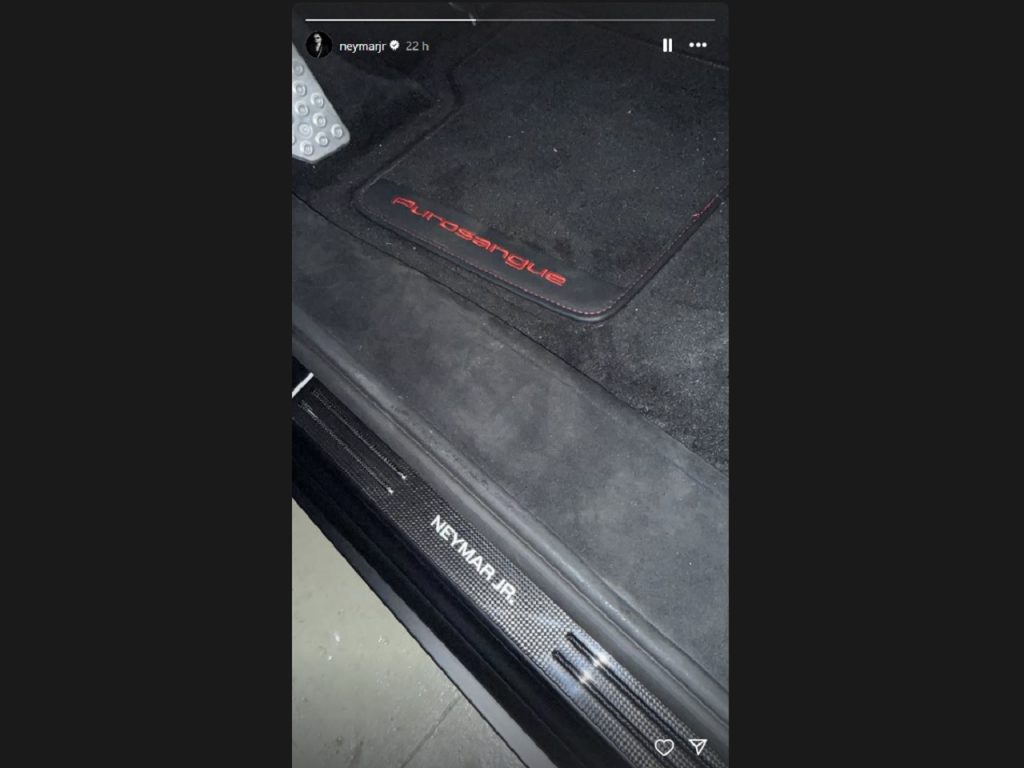 Neymar postou um story da Ferrari Purosangue