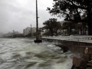 Ressaca em Santos Francisco Arrais