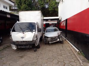 Carreta e carro foram apreendidos após perseguição entre Atibaia e Bragança Paulista (Foto: divulgação / PM)