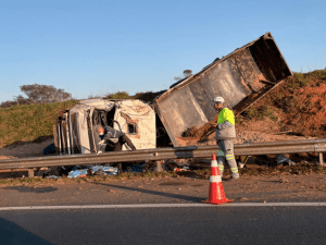 acidente rodovia carreta