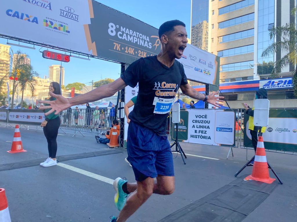 maratona de campinas chegada atleta 21km camila borges