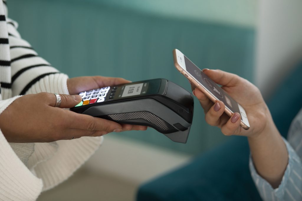 Turistas brasileiros podem usar o PIX na França