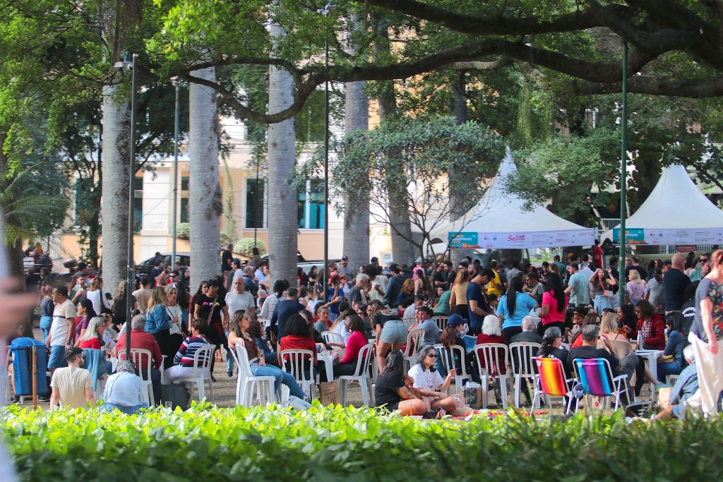Chefs na praça Carlos Gomes. Foto: Firmino Piton
