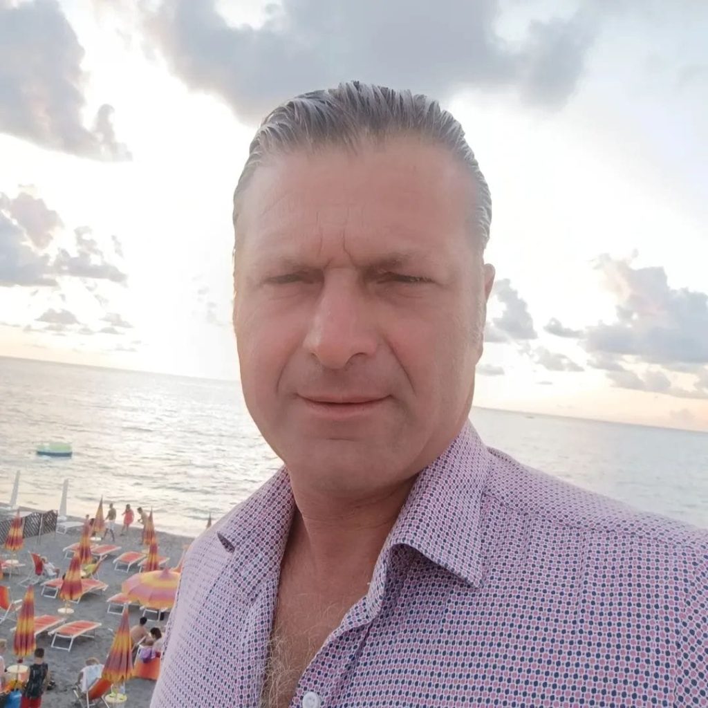 sanduíche de brócolis com linguiça