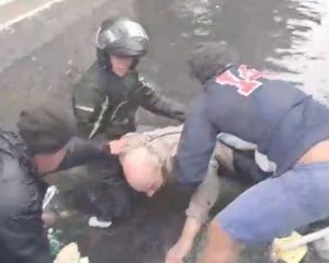 idoso caiu no canal 3 em Santos. Foto: Divulgação