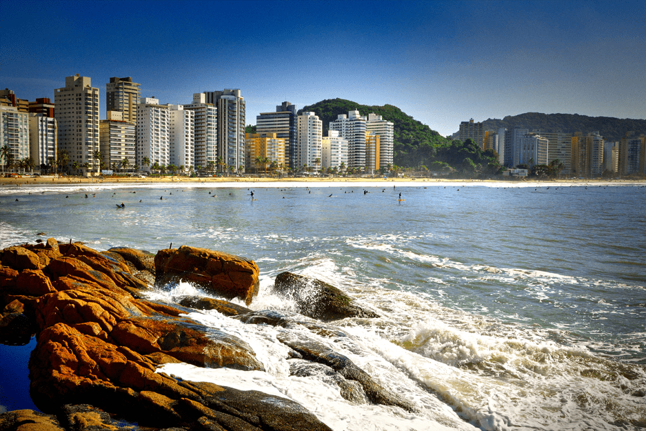 Foto da praia de turismo do Guarujá
