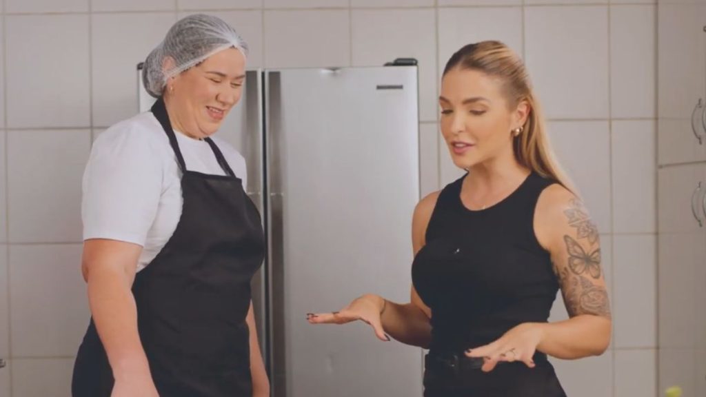 Aline Brasilino ao lado da apresentadora Barbara Muller -Sabores da Vila: saiba qual prato que mais sai do cardápio da Aline Brasilino