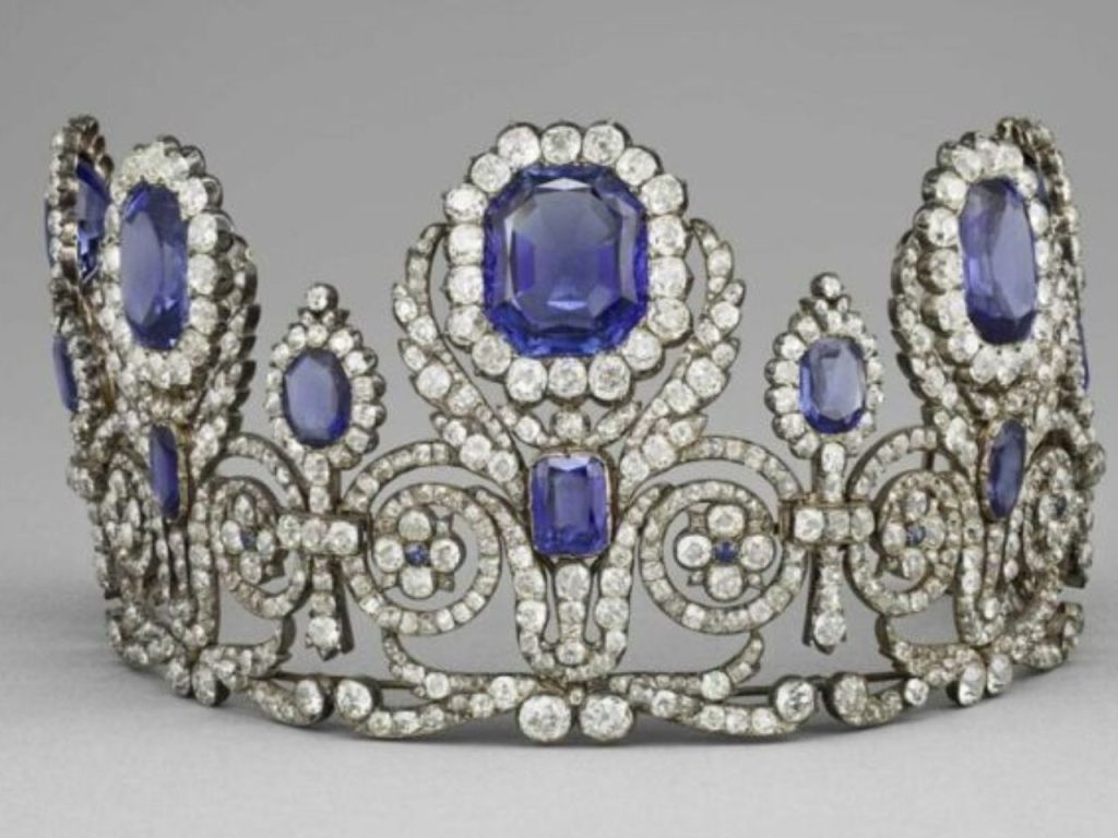 Veja quais foram as joias roubadas do Museu do Louvre no último domingo