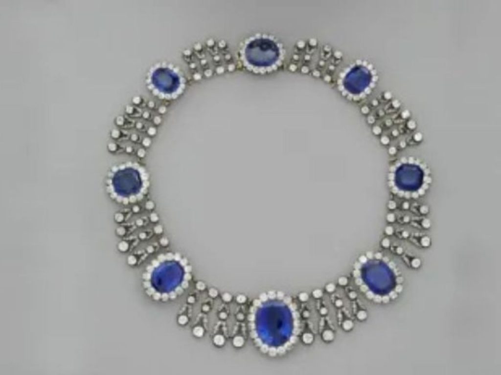 Veja quais foram as joias roubadas do Museu do Louvre no último domingo