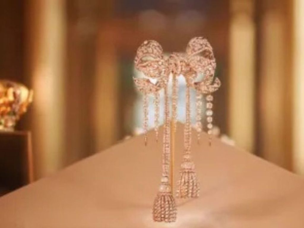 Veja quais foram as joias roubadas do Museu do Louvre no último domingo