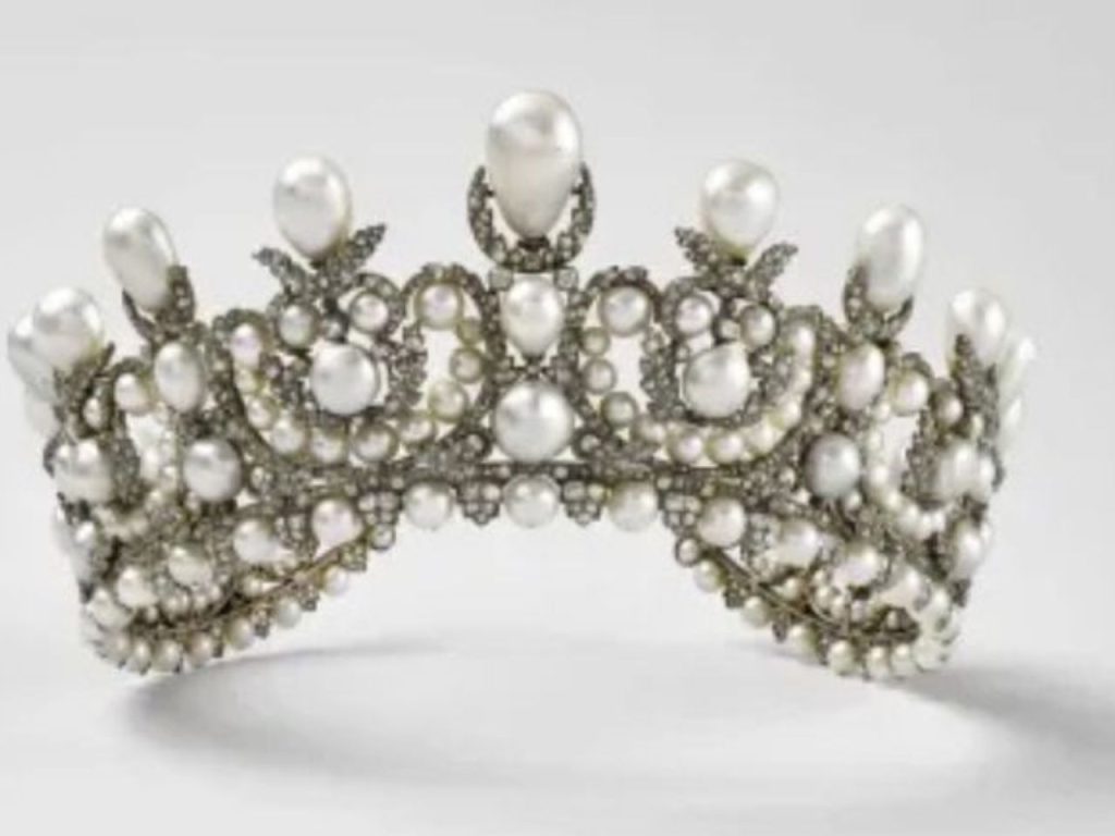 Veja quais foram as joias roubadas do Museu do Louvre no último domingo