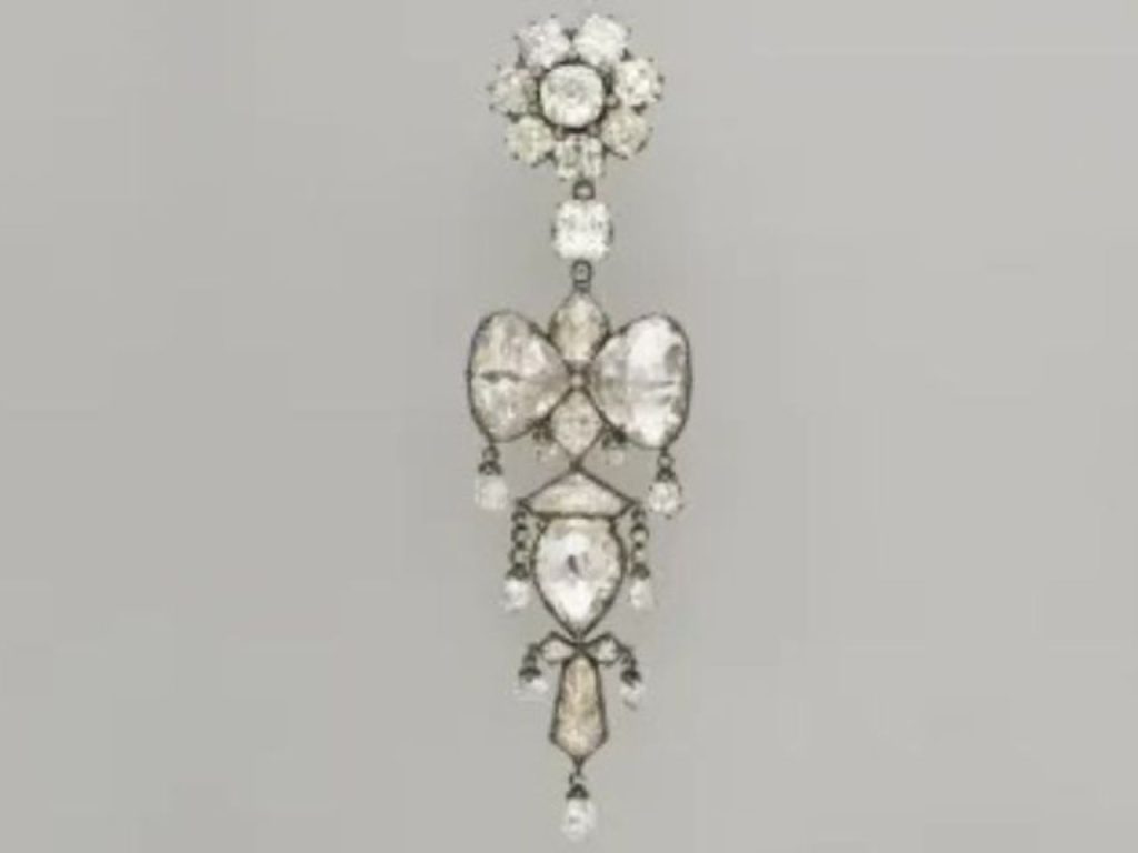 Veja quais foram as joias roubadas do Museu do Louvre no último domingo