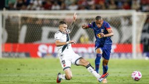 Jogando em casa, Bragantino perde para o Vasco e sofre a terceira derrota seguida no Brasileirão