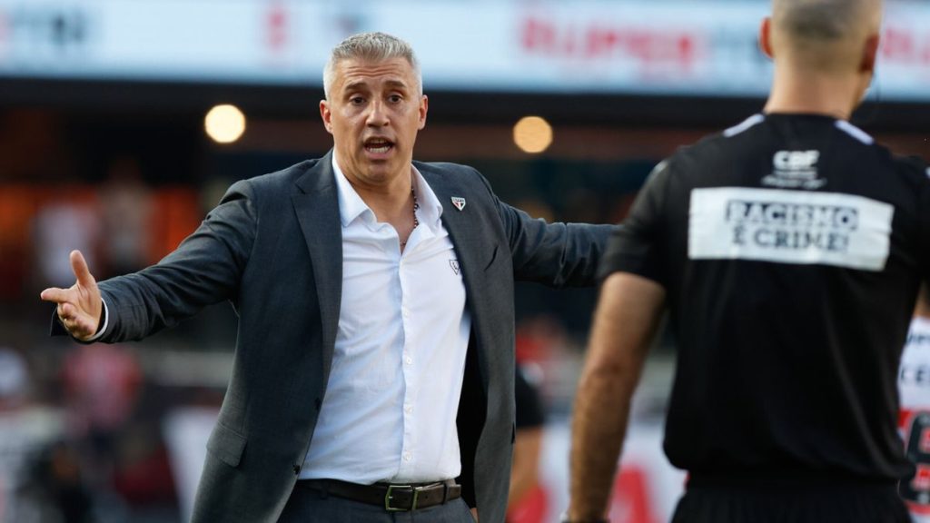 Hernán Crespo, técnico do São Paulo - Vila Belmiro será a "casa" do São Paulo na reta final do Brasileirão