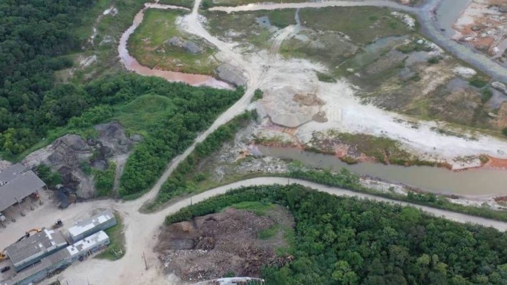 Laudo da Polícia Civil aponta metais pesados em área usada para descarte em São Vicente