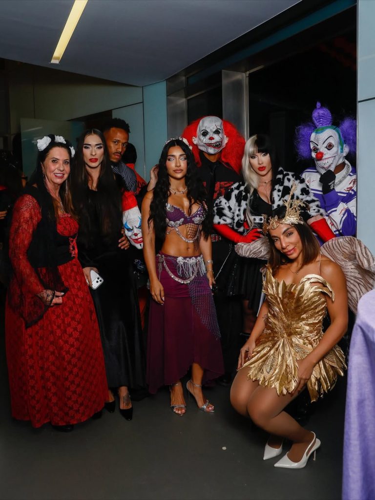 Virginia compartilha as primeiras fotos de sua festa de Halloween em Madrid