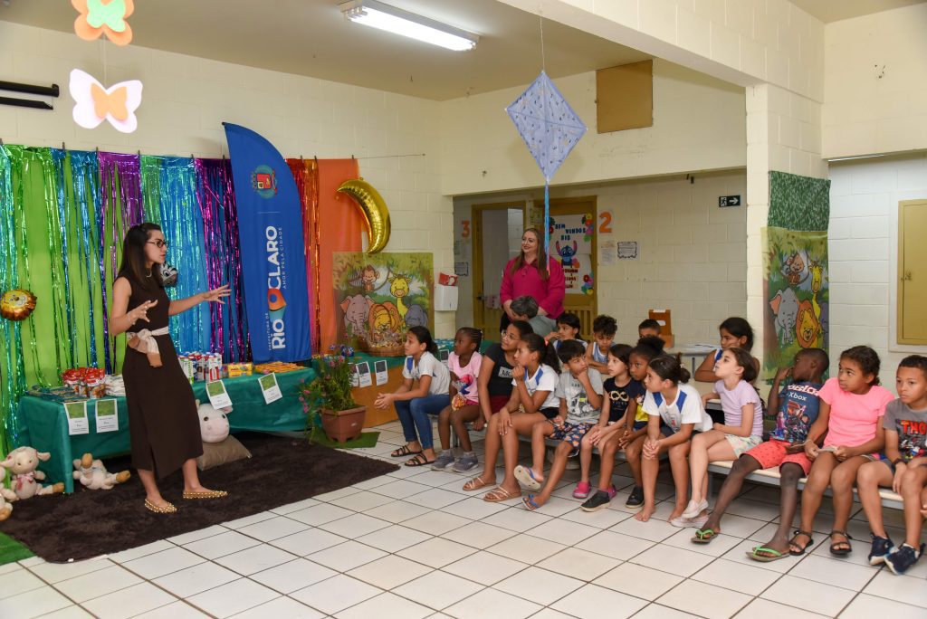 Estudantes de Rio Claro trocam recicláveis por moeda social