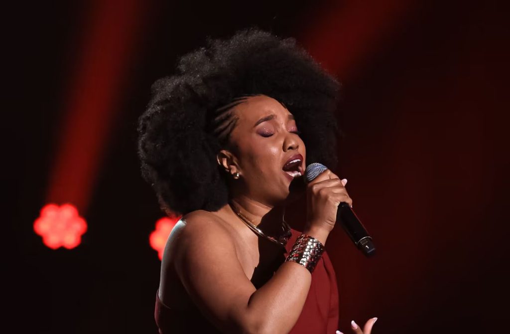 Sara Braz no The Voice Brasil. Foto: Reprodução/The Voice Brasil