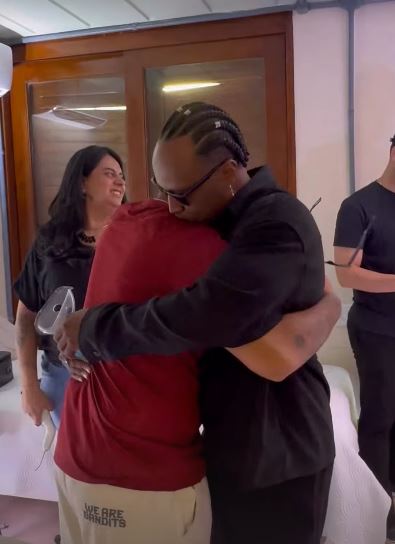 Thiaguinho e Carol Peixinho comemoram o primeiro mesversário de Bento