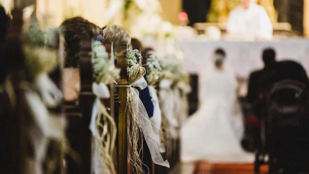 Igreja Católica define novas regras para casamentos, impõe limite de padrinhos, proíbe excessos e atrasos