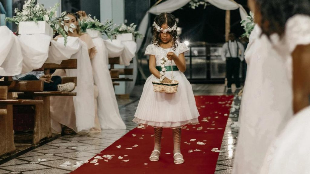 proibições estão o uso de espelhos, tapetes de vidro, passarelas de madeira na decoração