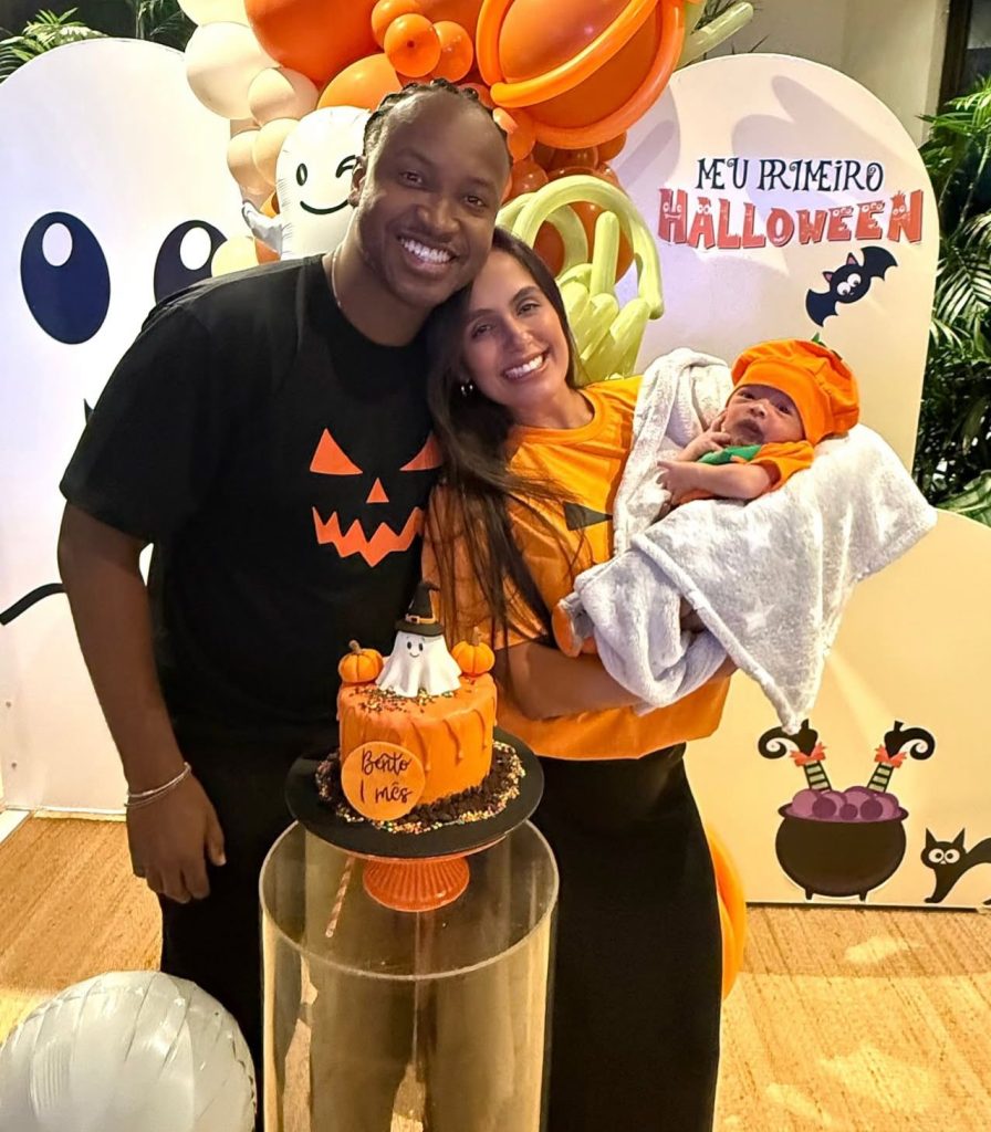 Thiaguinho e Carol Peixinho comemoram o primeiro mesversário de Bento