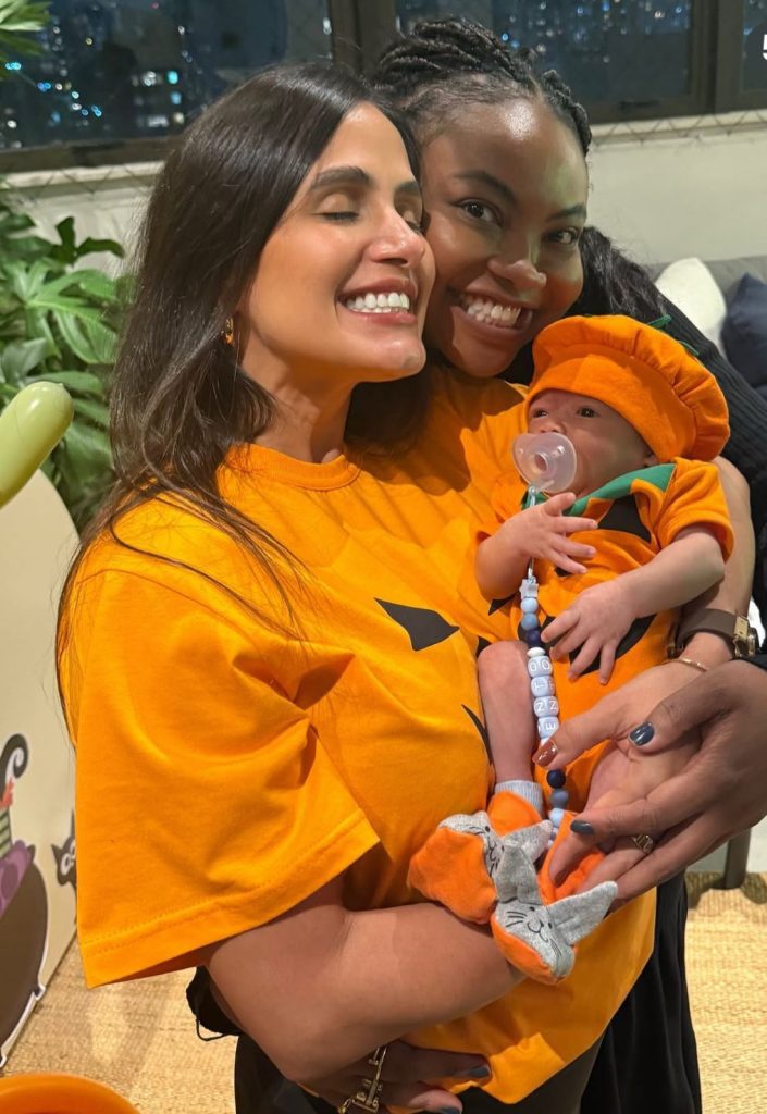 Thiaguinho e Carol Peixinho comemoram o primeiro mesversário de Bento