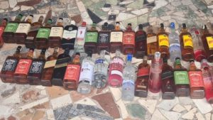 Policia apreende mais de 700 garrafas de bebidas falsificadas em Sumaré