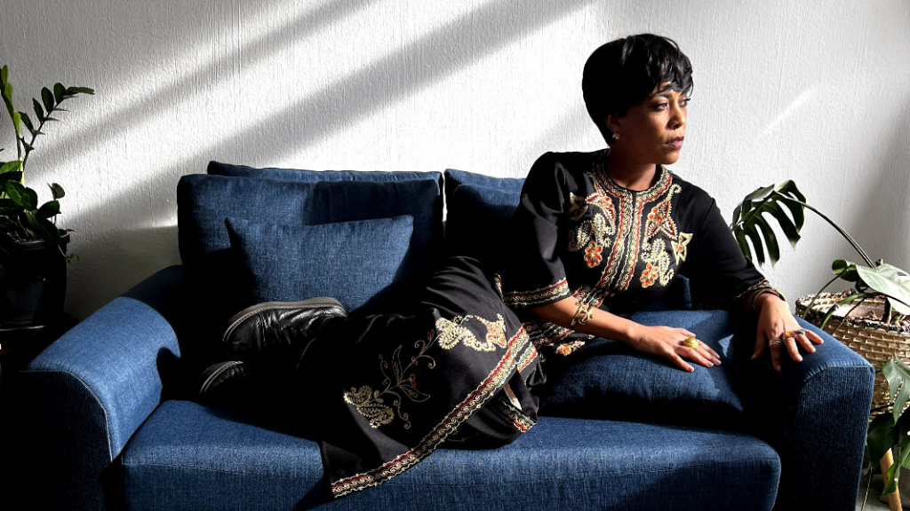 Nany Soul homenageia Elza Soares