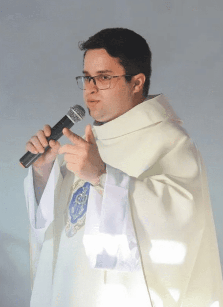 Padre Danilo César - Gilberto Gil entra com processo contra padre por intolerância religiosa