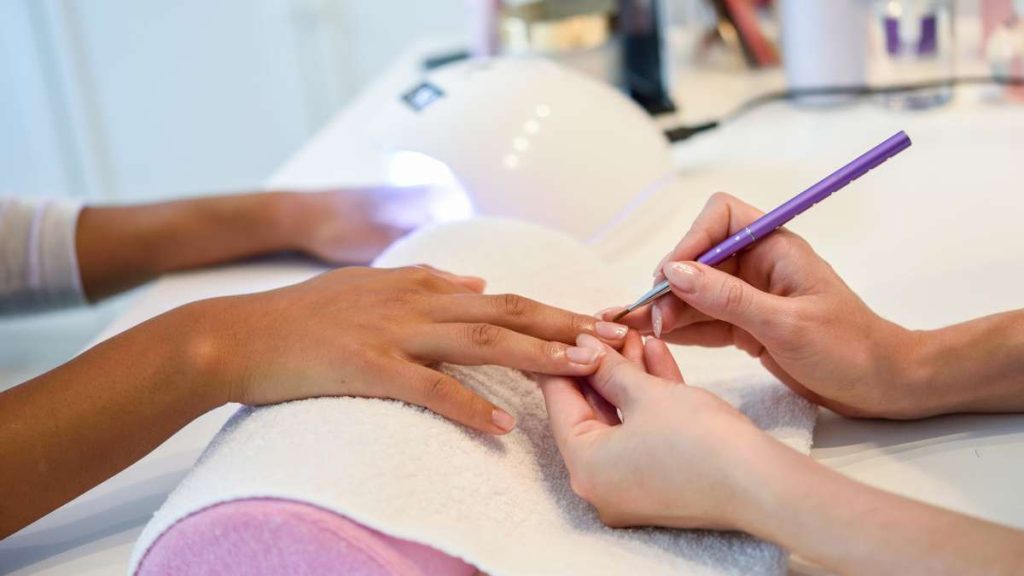 Anvisa proíbe substâncias esmalte em gel