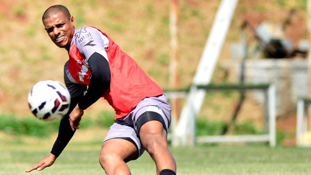 Lucas Cândido em treino da Ponte