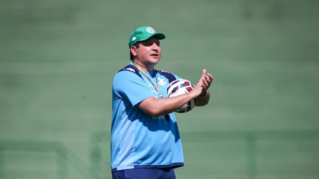 Matheus Costa, técnico do Bugre