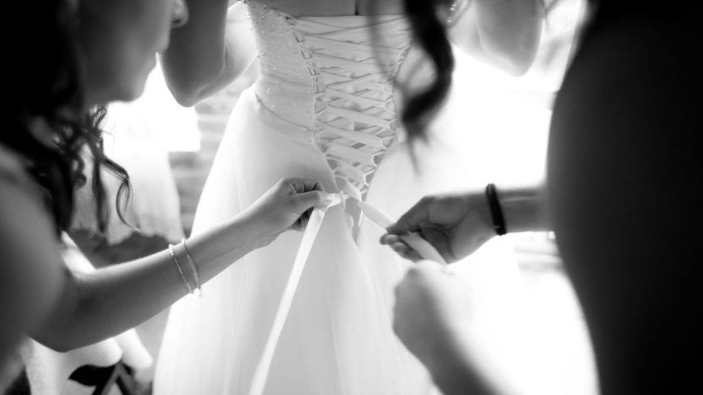 O amor é lindo, mas custa: 79% dos casais escolhem o casamento pelo bolso