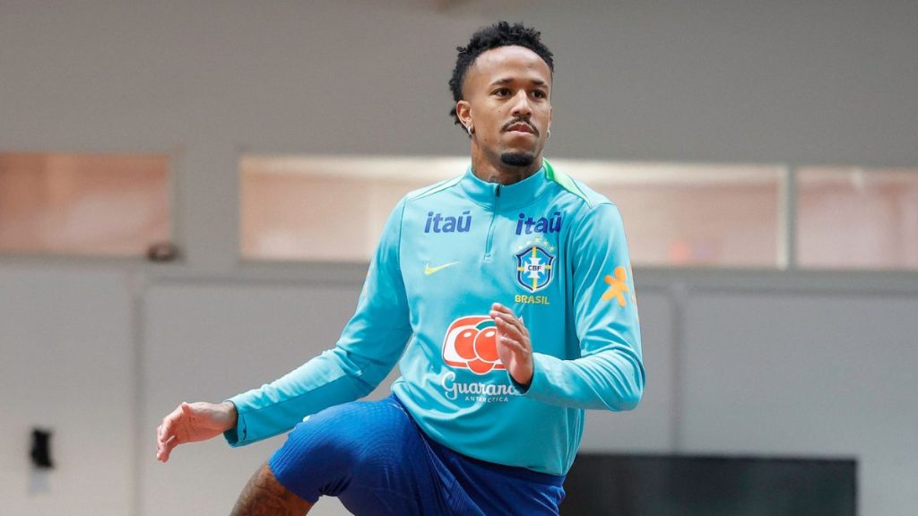 Éder Militão em treino da Seleção Brasileira