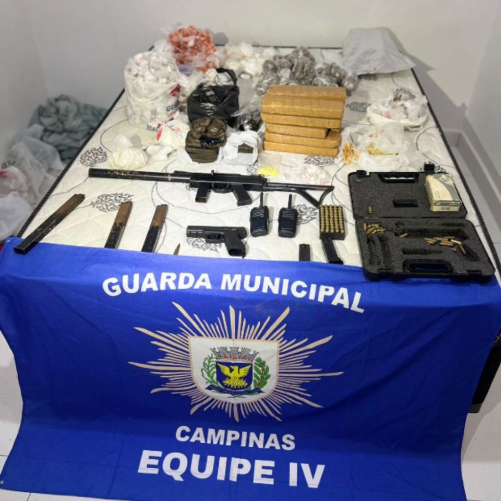 Equipamento e materiais apreendidos na cidade