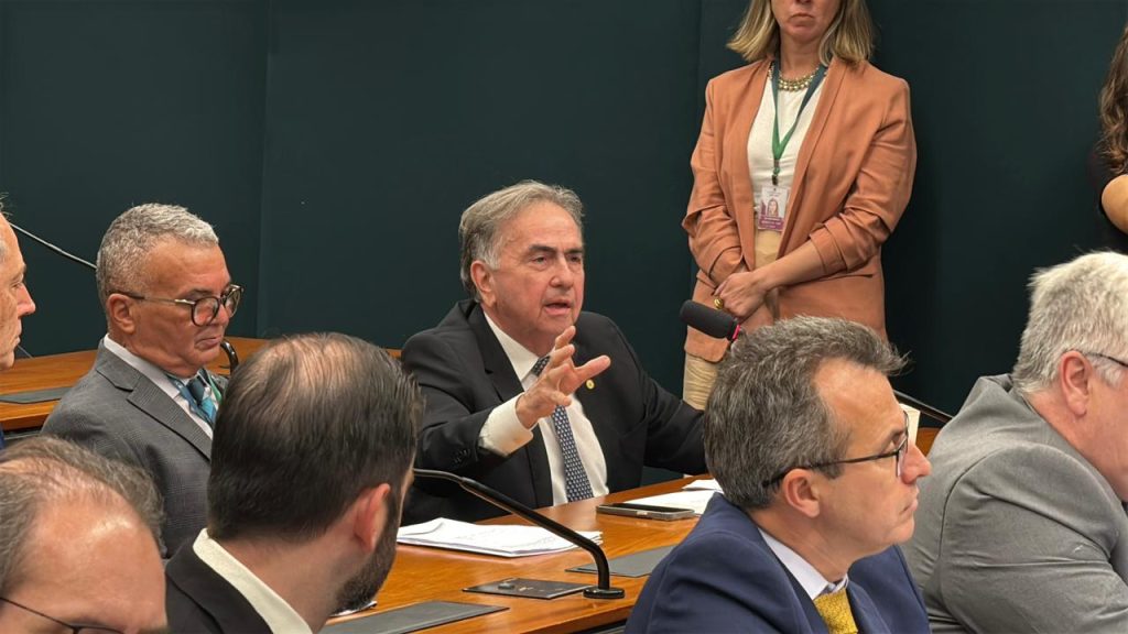 Leônidas Cristino (PDT–CE), membro da Frente Parlamentar de Portos e Aeroportos (FPPA)