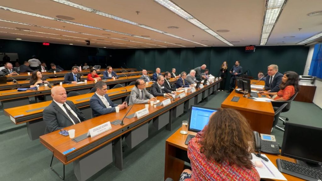 Deputados discutem limite de vida útil dos vagões e impacto no transporte ferroviário