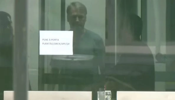 Mesmo preso Bolsonaro terá oito assessores e salário que pode chegar a R$100 mil