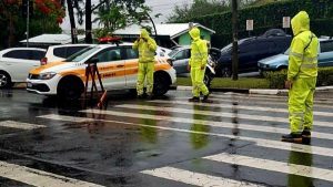 Após fortes chuvas no fim de semana, Campinas registra quedas de árvores e alagamento